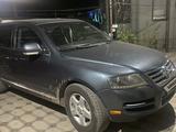 Volkswagen Touareg 2004 годаfor4 700 000 тг. в Алматы – фото 3