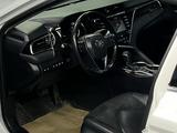 Toyota Camry 2018 годаfor14 850 000 тг. в Шымкент – фото 4