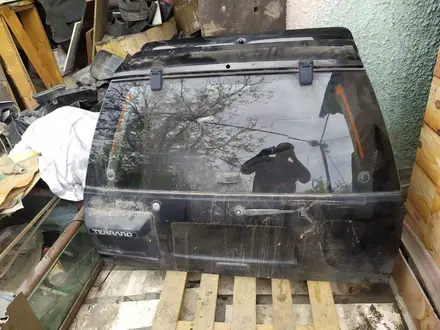 Крышка багажника дверь задняя за 880 тг. в Алматы – фото 2