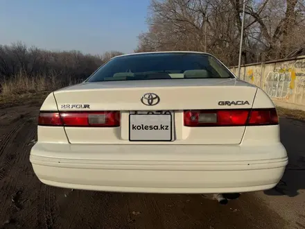 Toyota Camry Gracia 1998 года за 3 900 000 тг. в Алматы – фото 2