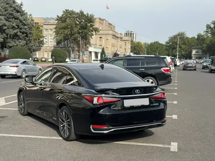 Lexus ES 300h 2022 года за 22 000 000 тг. в Бишкек – фото 3