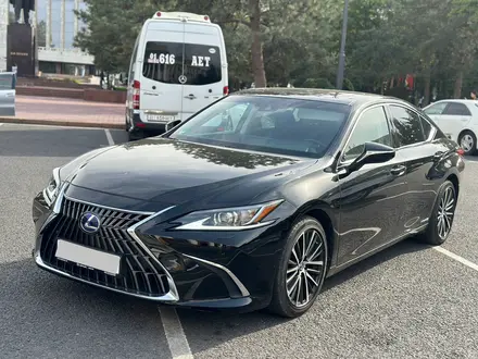 Lexus ES 300h 2022 года за 22 000 000 тг. в Бишкек