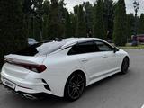 Kia K5 2021 года за 12 300 000 тг. в Алматы – фото 3