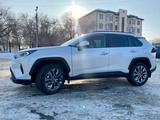 Toyota RAV4 2019 года за 15 800 000 тг. в Астана – фото 3