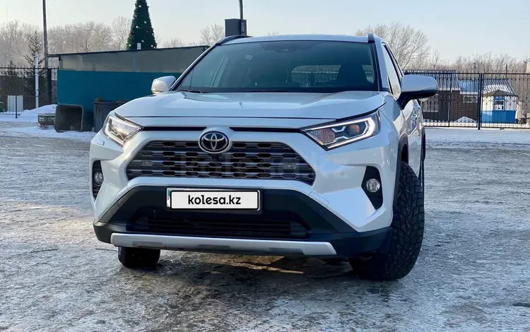 Toyota RAV4 2019 года за 15 800 000 тг. в Астана