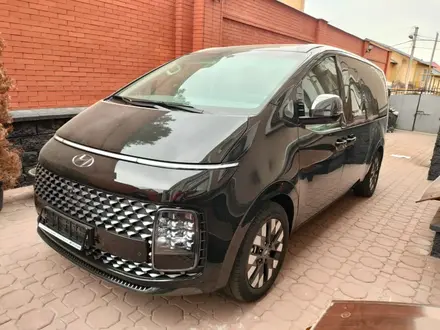 Hyundai Staria 2022 года за 34 000 000 тг. в Алматы