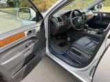 Volkswagen Touareg 2008 года за 7 500 000 тг. в Алматы – фото 5