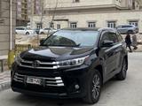 Toyota Highlander 2018 года за 18 000 000 тг. в Актау – фото 2