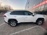 Toyota RAV4 2020 года за 16 000 000 тг. в Актау – фото 2