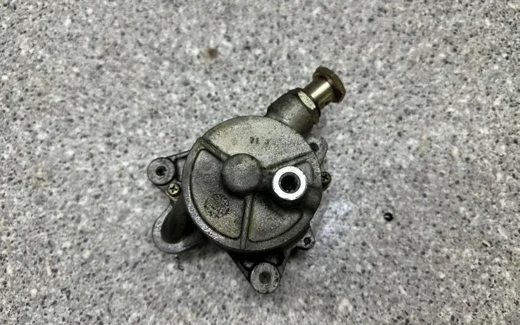 Вакуумный насос на двигатель ETI TD27/QD32. за 25 000 тг. в Алматы