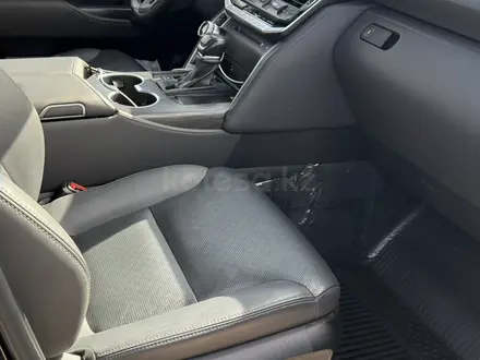 Toyota Land Cruiser 2023 года за 56 000 000 тг. в Актобе – фото 5