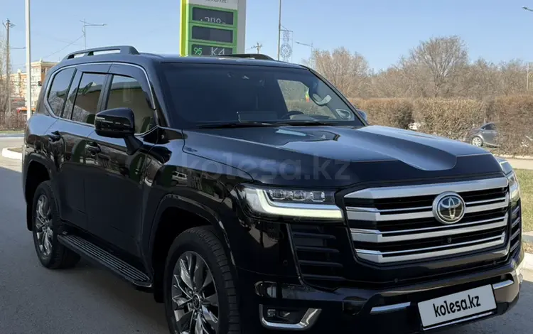 Toyota Land Cruiser 2023 года за 56 000 000 тг. в Актобе