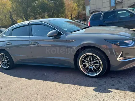 Hyundai Sonata 2022 года за 10 300 000 тг. в Караганда – фото 2