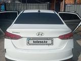 Hyundai Accent 2021 годаfor7 300 000 тг. в Алматы – фото 4