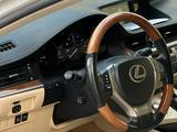 Lexus ES 300h 2014 годаүшін9 500 000 тг. в Жанаозен – фото 2