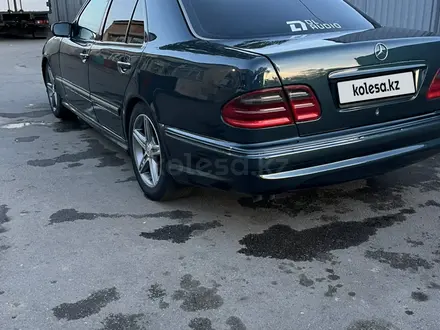 Mercedes-Benz E 320 2000 года за 5 300 000 тг. в Алматы – фото 10