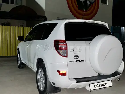 Toyota RAV4 2011 года за 8 600 000 тг. в Актобе