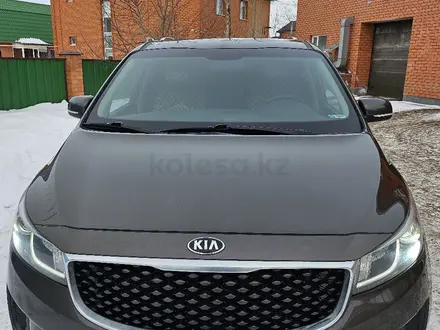 Kia Carnival 2015 года за 12 600 000 тг. в Актобе