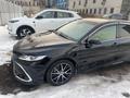 Toyota Camry 2023 года за 17 000 000 тг. в Семей – фото 3