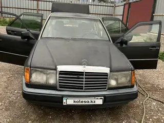 Mercedes-Benz E 230