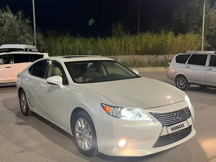 Lexus ES 300h 2013 года за 7 100 000 тг. в Актау