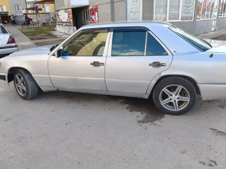 Mercedes-Benz E 280 1993 года за 1 500 000 тг. в Караганда – фото 2