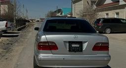 Mercedes-Benz E 320 2000 года за 3 799 999 тг. в Жанаозен – фото 2