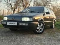 Volkswagen Passat 1992 годаүшін2 300 000 тг. в Тараз