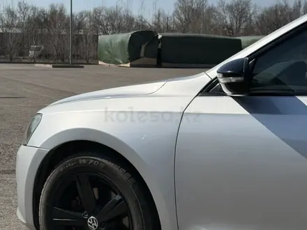 Volkswagen Passat 2013 года за 5 555 555 тг. в Алматы – фото 11