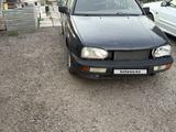 Volkswagen Golf 1994 года за 555 555 тг. в Астана