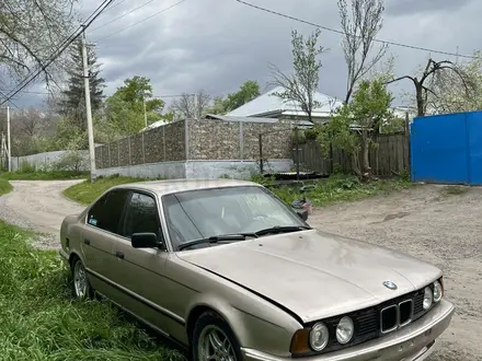 BMW 525 1990 года за 750 000 тг. в Алматы – фото 2