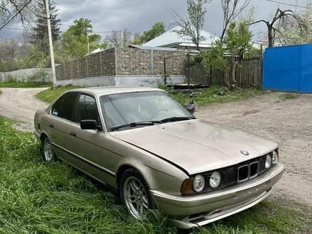 BMW 525 1990 года за 750 000 тг. в Алматы