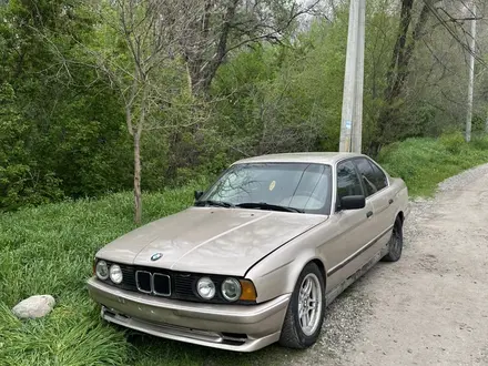 BMW 525 1990 года за 750 000 тг. в Алматы – фото 4