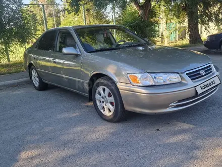 Toyota Camry 2000 года за 3 500 000 тг. в Алматы