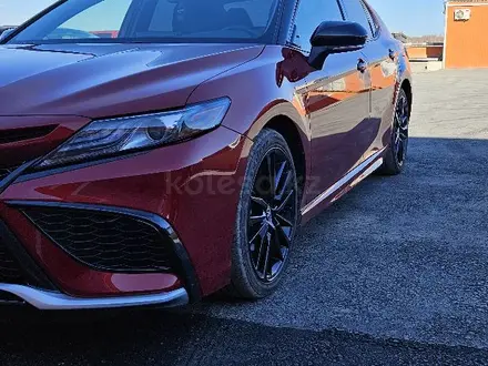 Toyota Camry 2022 года за 14 500 000 тг. в Петропавловск – фото 4