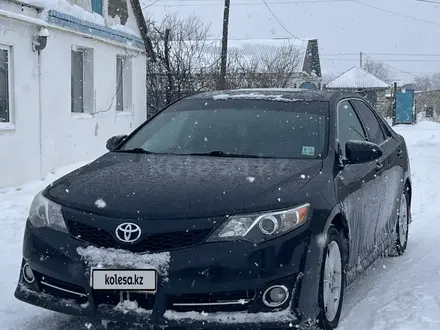 Toyota Camry 2014 года за 6 200 000 тг. в Актобе – фото 2