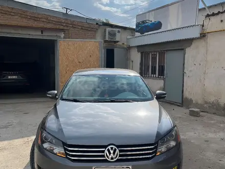 Volkswagen Passat 2013 года за 4 400 000 тг. в Атырау – фото 4