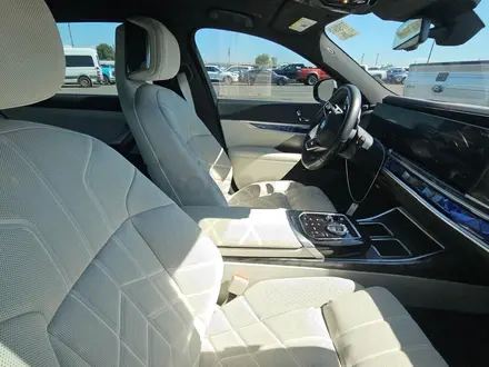 BMW 760 XDrive 4.4 2023 года за 44 500 000 тг. в Алматы – фото 10
