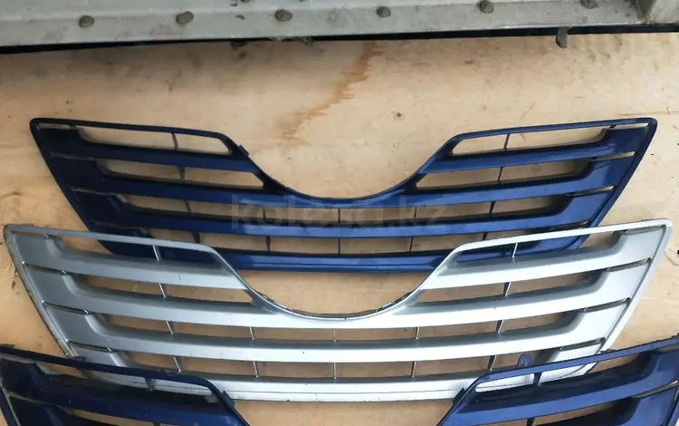 Решетка радиатора Тойота Камри 40 за 25 000 тг. в Алматы