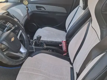 Chevrolet Cruze 2012 года за 2 500 000 тг. в Уральск – фото 5