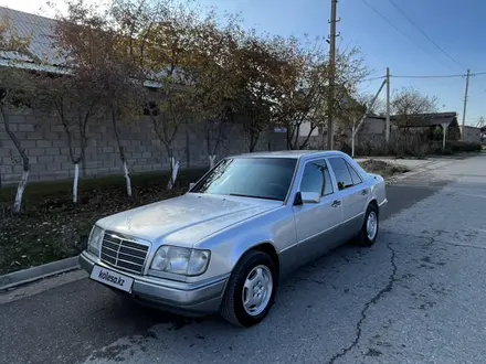 Mercedes-Benz E 220 1995 года за 2 250 000 тг. в Шымкент – фото 3