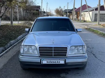 Mercedes-Benz E 220 1995 года за 2 250 000 тг. в Шымкент – фото 2