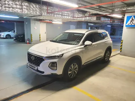 Hyundai Santa Fe 2020 года за 14 900 000 тг. в Алматы