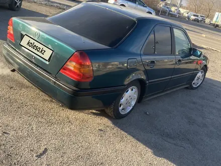 Mercedes-Benz C 200 1995 года за 1 620 000 тг. в Караганда – фото 3