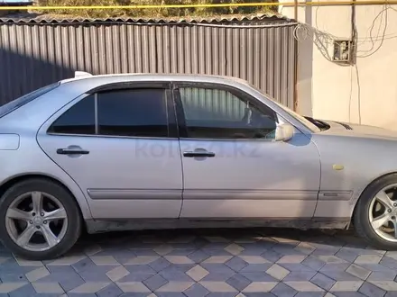 Mercedes-Benz E 230 1996 года за 2 100 000 тг. в Алматы – фото 2