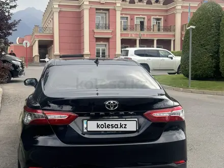 Toyota Camry 2019 года за 12 900 000 тг. в Алматы – фото 3