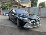 Toyota Camry 2019 года за 12 800 000 тг. в Алматы – фото 2