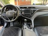 Toyota Camry 2019 года за 12 800 000 тг. в Алматы – фото 5