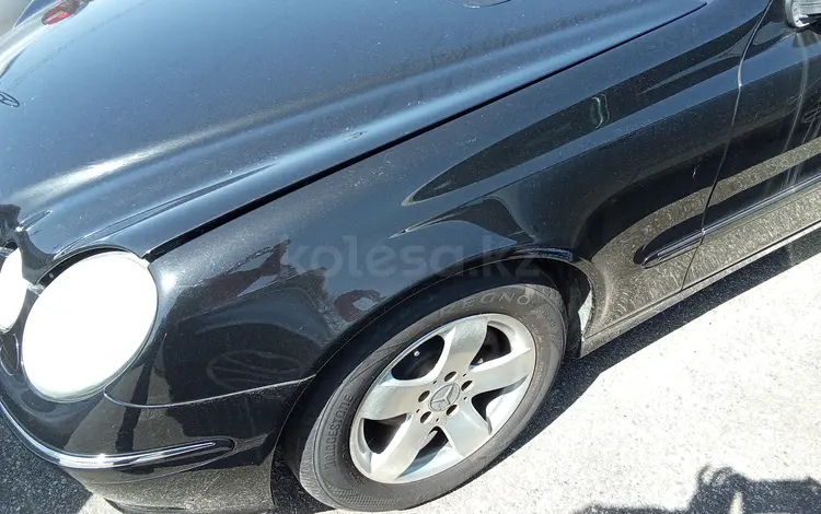 Крыло переднее Mercedes E-Class (W211) за 40 000 тг. в Усть-Каменогорск