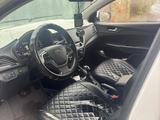 Hyundai Solaris 2022 года за 7 700 000 тг. в Уральск – фото 2